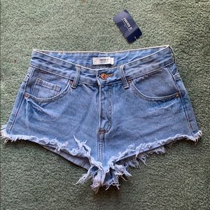 Forever 21 Denim Cutoff Shorts Size 24, Med rise